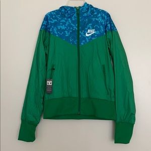 NEW NIKE KIDS WINDBREAKER